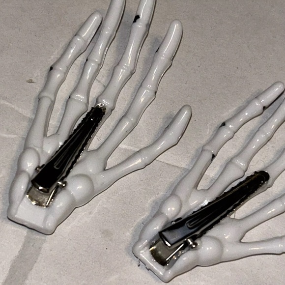 Skeleton Hand Hair Clips Gothic Emo Punk Style Halloween Costume Bones Skeleton - Picture 3 of 9